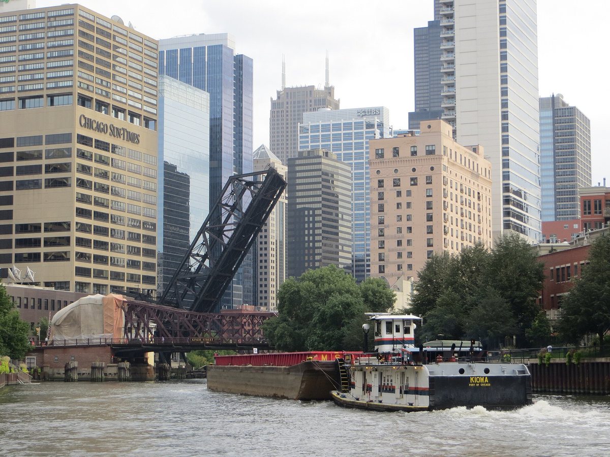 Wintrust Financial vice chair sells $1.06M in shares
