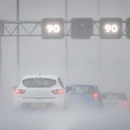 Code geel in groot deel Nederland land wegens mist: minder dan 200 meter zicht