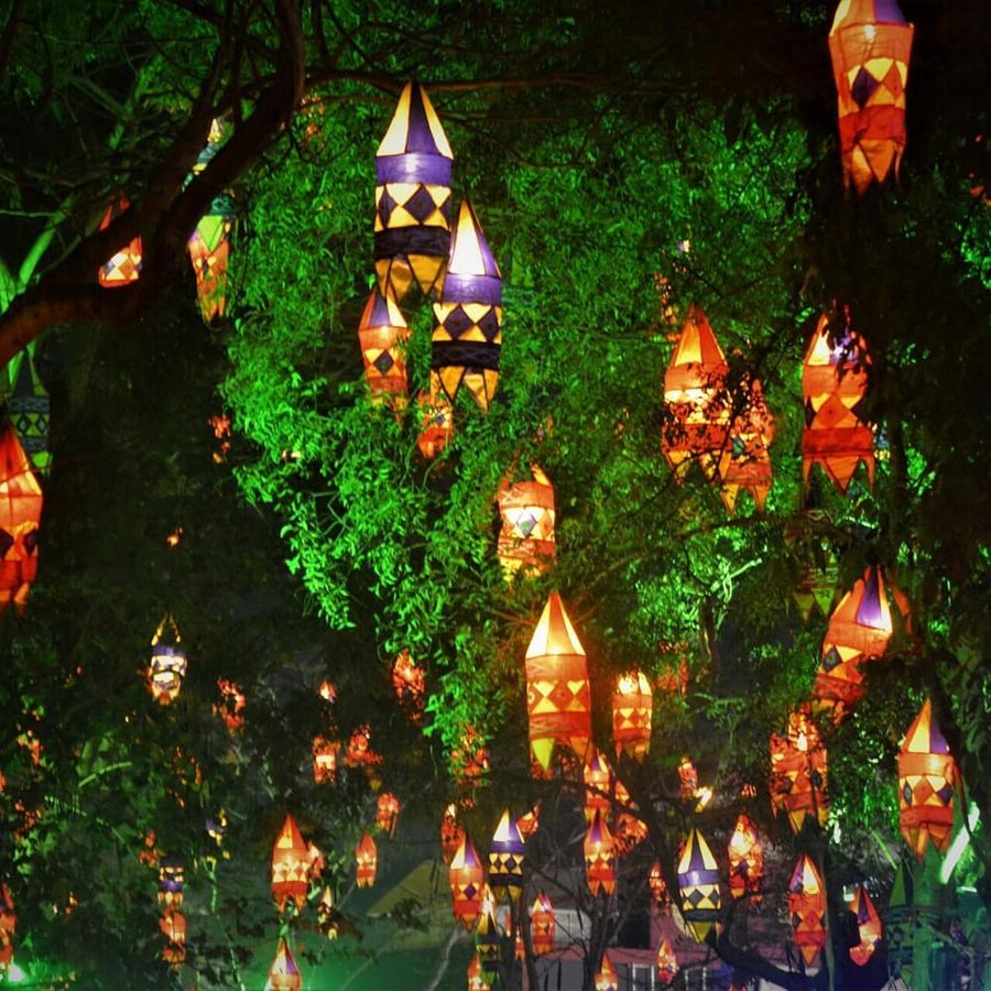 Lampiony chanduá wystawione na Diwali