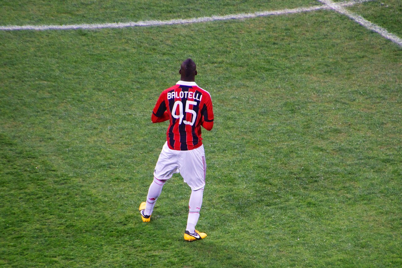 Balotelli jugando para el AC Milan en 2013