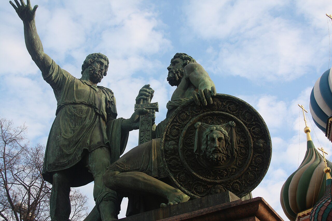 Monument to Minin and Pozharsky next to St. Basil's Cathedral, photographed via Panoramio