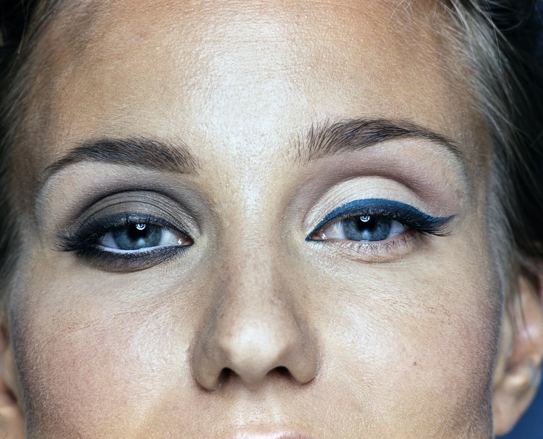 Jesienią 2026 powraca smokey eye. Przydymiony efekt bez precyzji