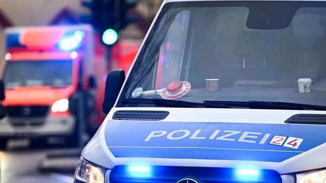 Unfälle: Großeinsatz in Koblenz: Blutender Mann in Hinterhof gefunden