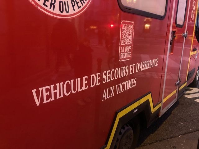 Seine-et-Marne : une voiture électrique percute un poids lourd et prend feu, la conductrice décède