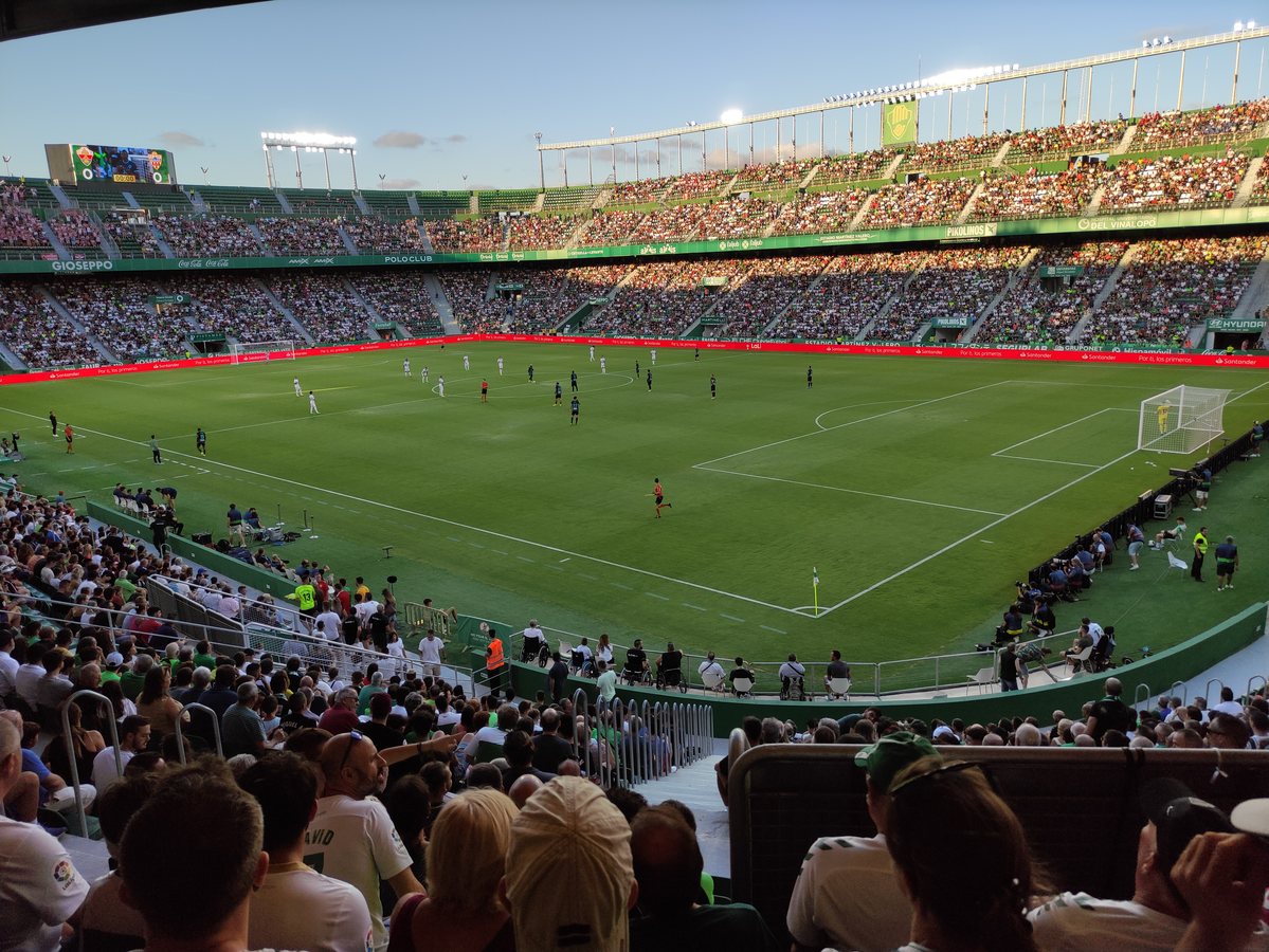 Anthony Gordon makes instant Barcelona impact in 5-0 win at Elche