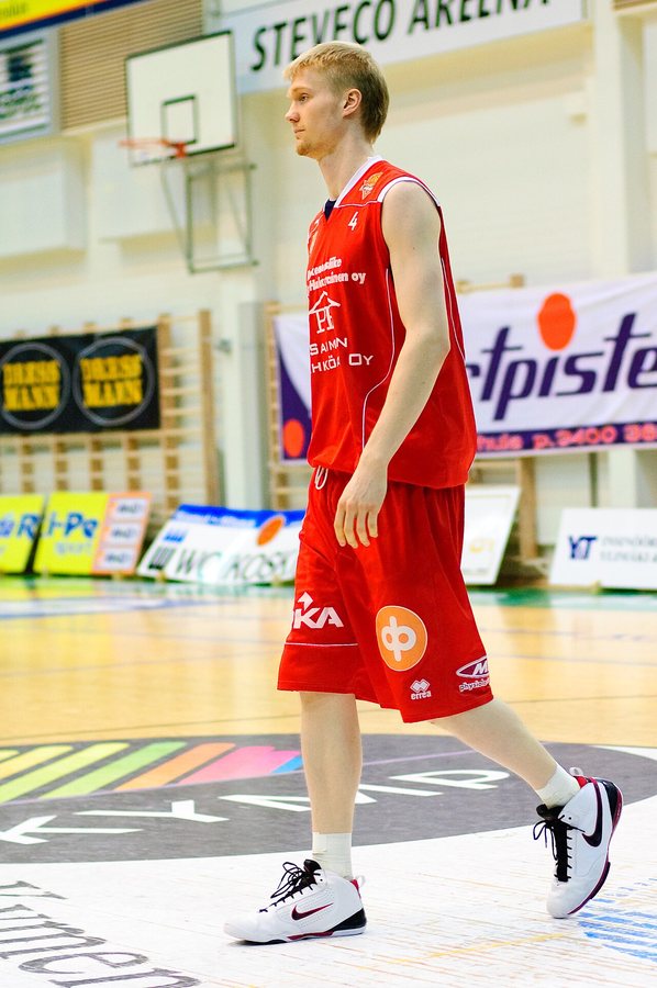 Joonas Suotamo, a Finnish-American former professional center, is 6 feet 11 inches (2.11 m) tall; many professional centers exceed 7 feet (2.13 m)