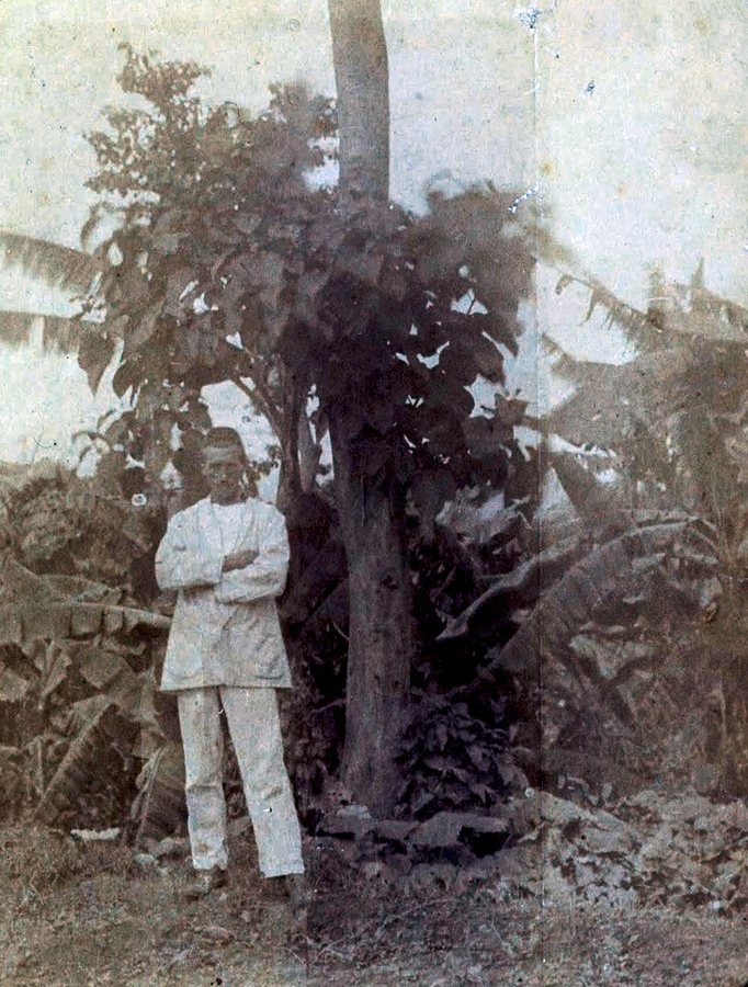 Autorretrato de Rimbaud em Harar, Etiópia, em 1883
