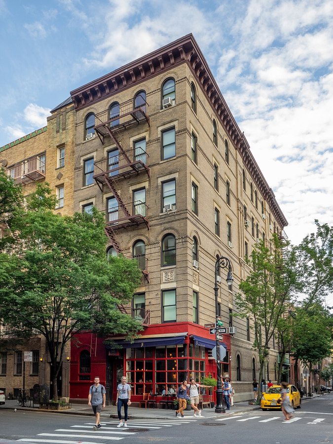 The Greenwich Village building at 90 Bedford Street, used as the friends' apartment block in establishing shots