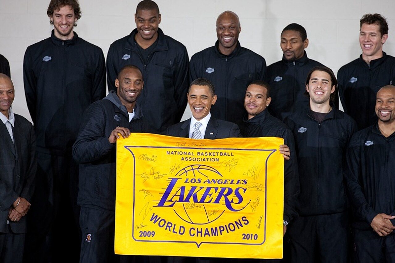 Bryant i Lakers spotykają się z prezydentem Barackiem Obamą, by uczcić mistrzów NBA z 2010 roku