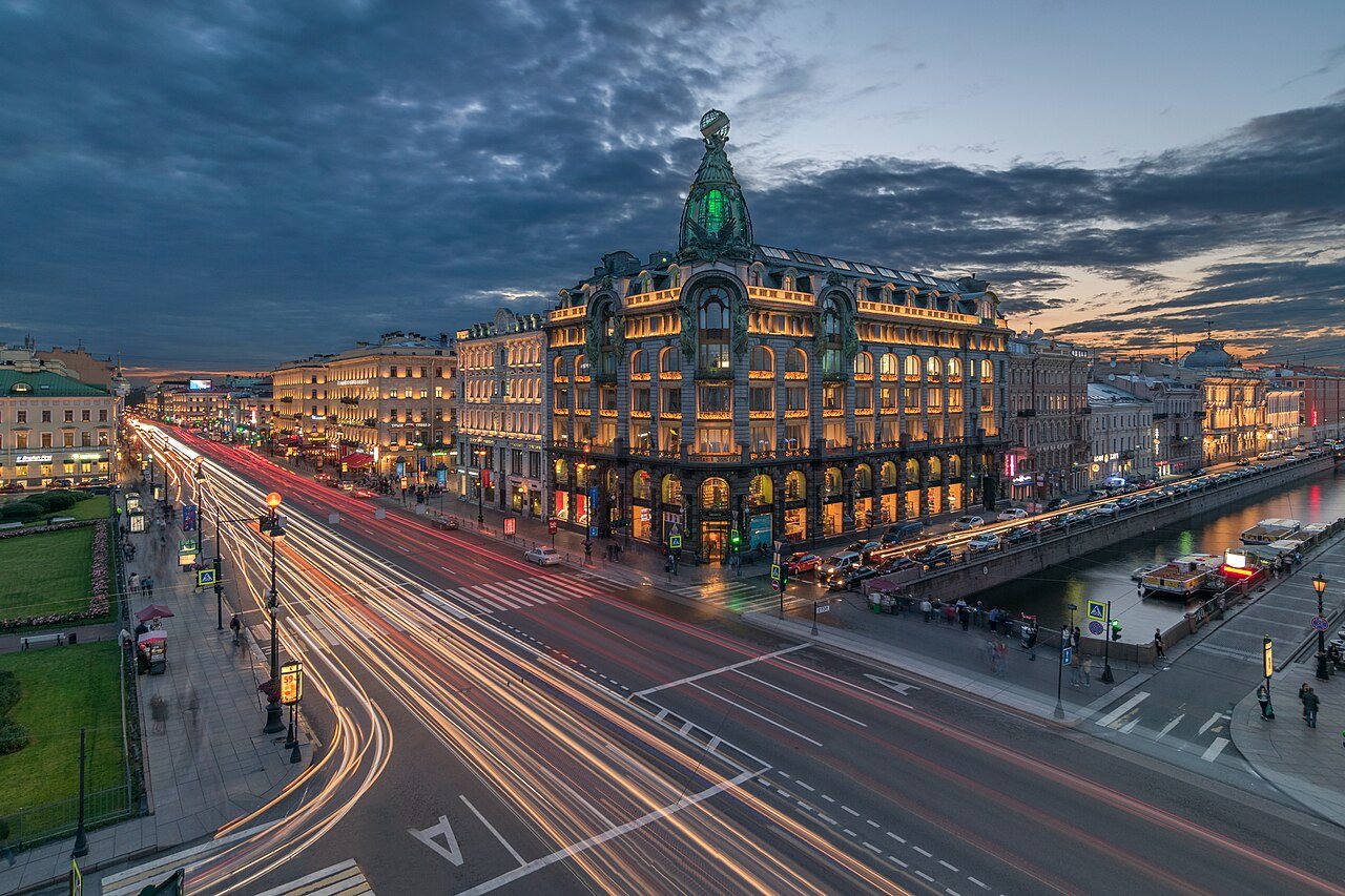 Sede do VK na Avenida Nevsky, em São Petersburgo, no Edifício Singer