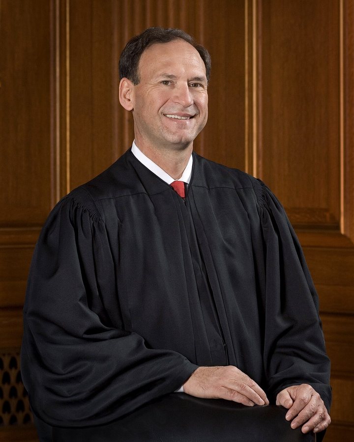 Samuel Alito steps aside in a major climate case amid scrutiny over oil stock holdings