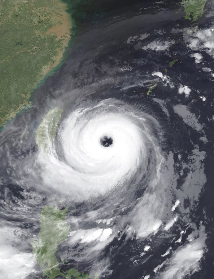 Powerful Typhoon Dujuan Slams Japan, Millions Urged to Evacuate