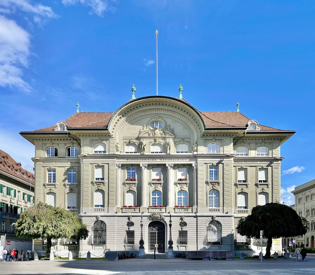 Julius Baer to buy back up to CHF600 mln in shares after regulatory scrutiny