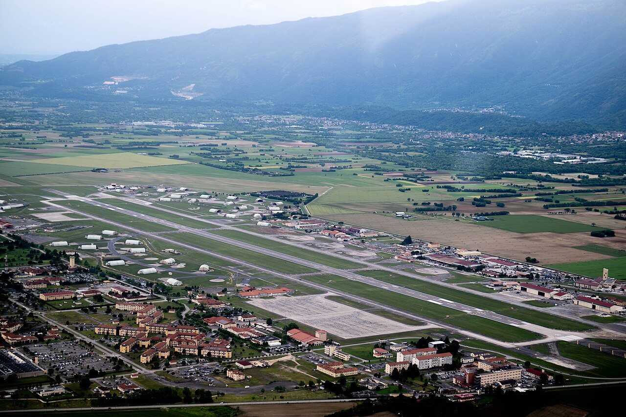 Usa, ritiro delle truppe dall?Europa: il piano del Pentagono e cosa può succedere alle basi di Aviano e Vicenza