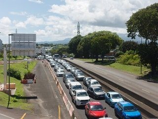 Couvre-feu en Martinique, revendications en Guadeloupe, renforts à La Réunion… Le point sur la colère sociale Outre-mer