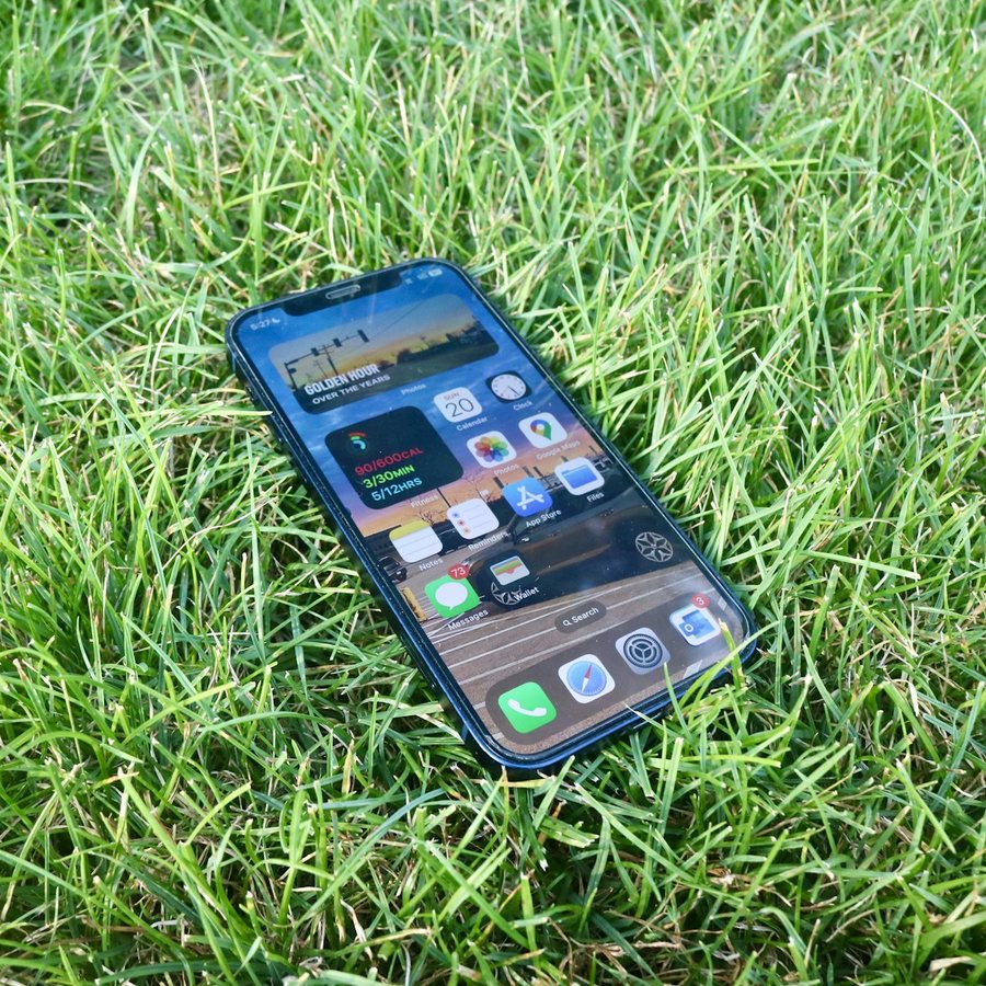 ‘Touch Grass’ convierte el meme de salir de Internet en una pesadilla de IA