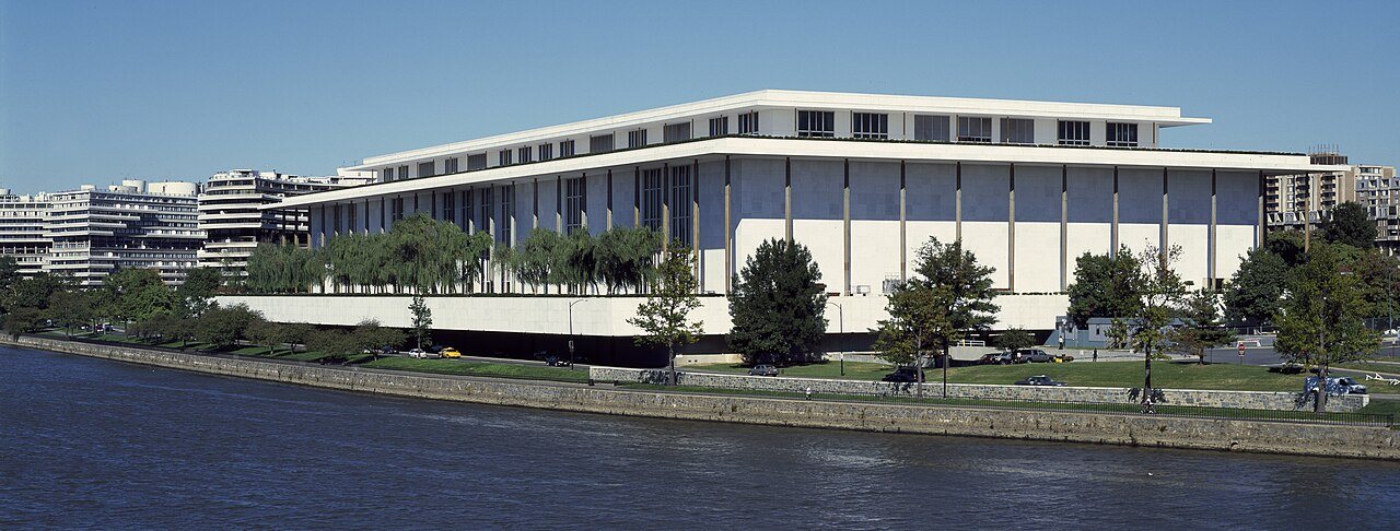 Live - Bestuur van Kennedy Center sluit cultuurinstituut ‘om veiligheidsredenen’, enkele uren nadat rechter opnieuw Trumps naam op gevel verbiedt