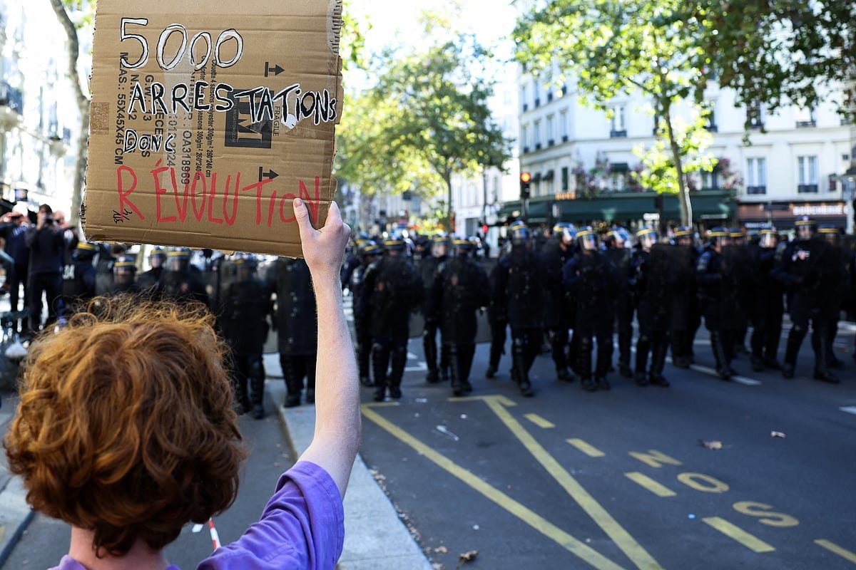 'Afraid for my future': Tens of thousands demand better education in France