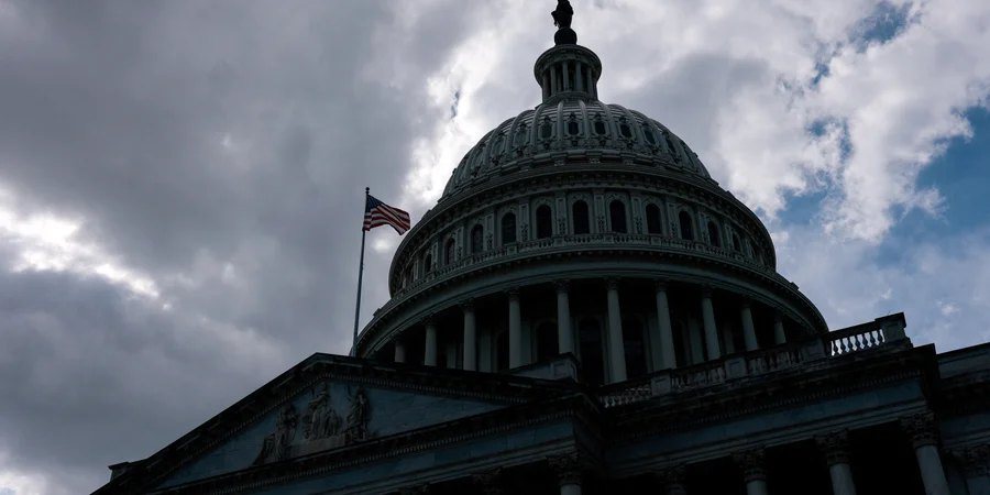 Конгресс США вряд ли быстро отреагирует на решение Трампа не вводить санкции против России — AP