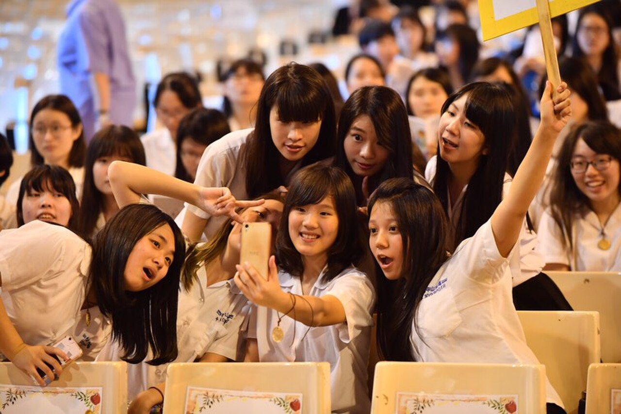 Präsident besucht die Abschlussfeier der Zhongshan Girls' High School
