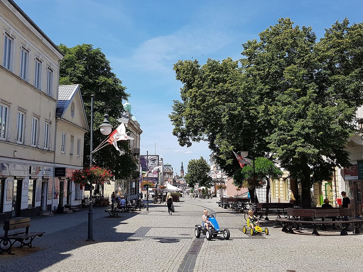 Rue Żeromski, la principale artère de la ville