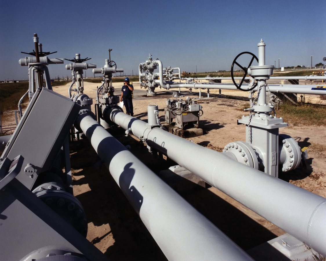 U.S. Emergency Crude Reserve Drops to 298.7 Million Barrels