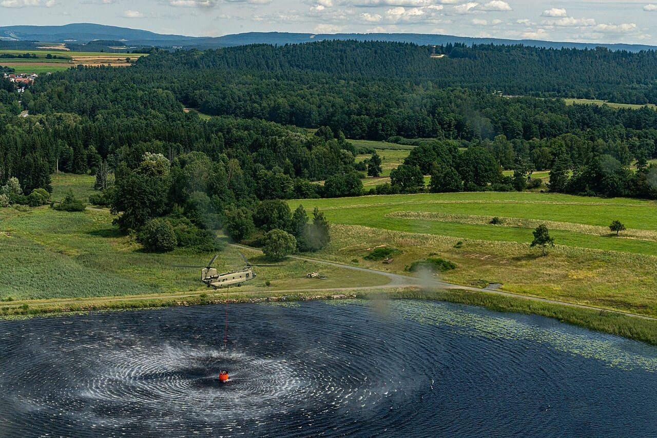 Le Chinook redéfinit l’hélicoptère bombardier d’eau
