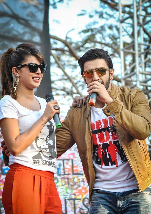 Chopra con Ranveer Singh en un evento