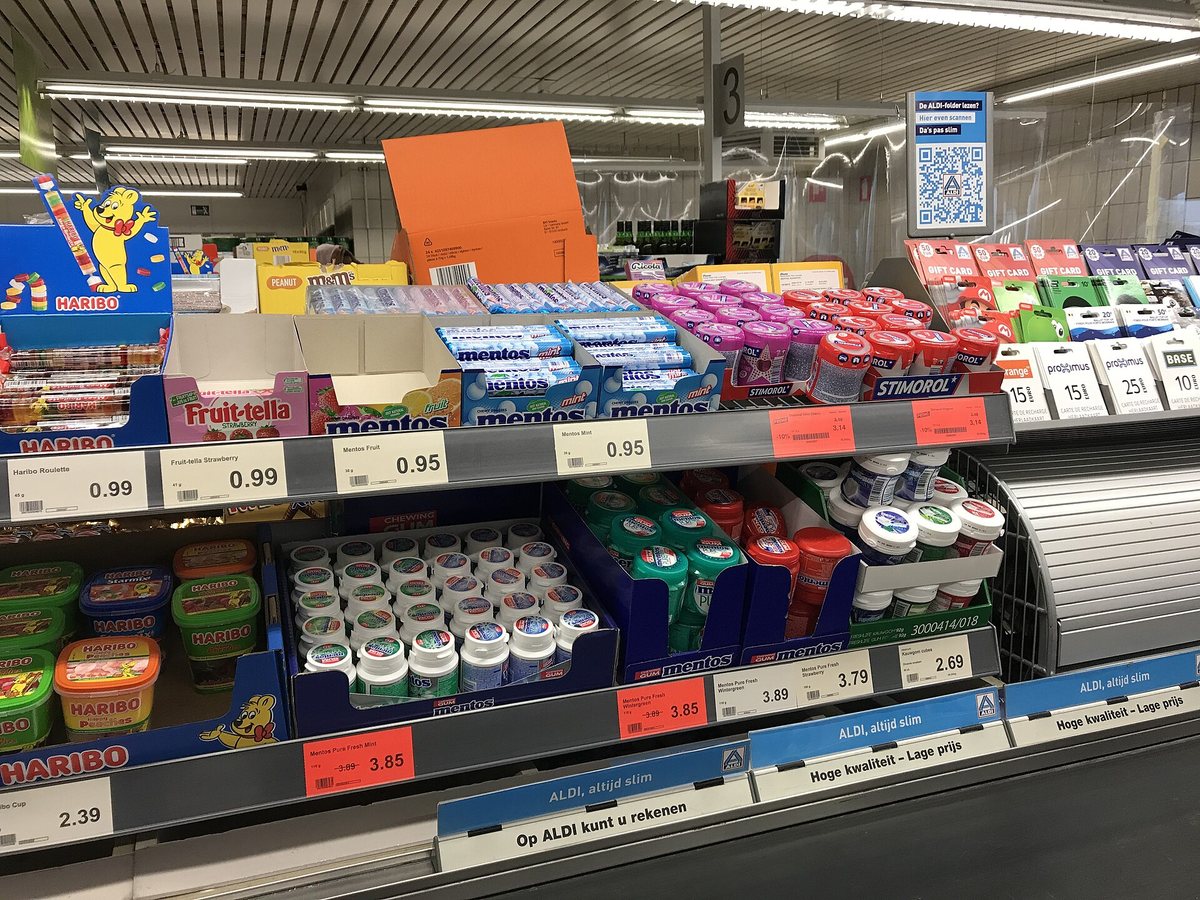 Veel belangstelling, maar geen stormloop voor reproductie kunstwerk van prinses Delphine bij Aldi: “Het is een leuk hebbeding”