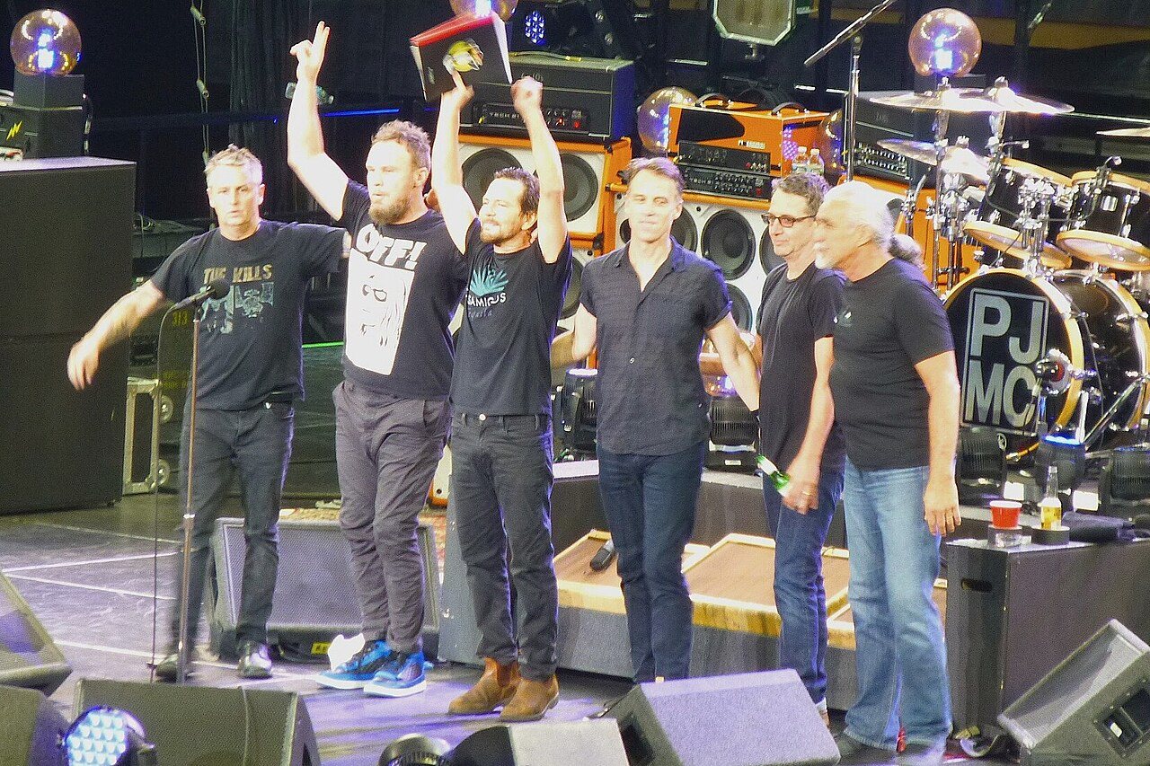 Pearl Jam’s Bass Player Is a Style Innovator