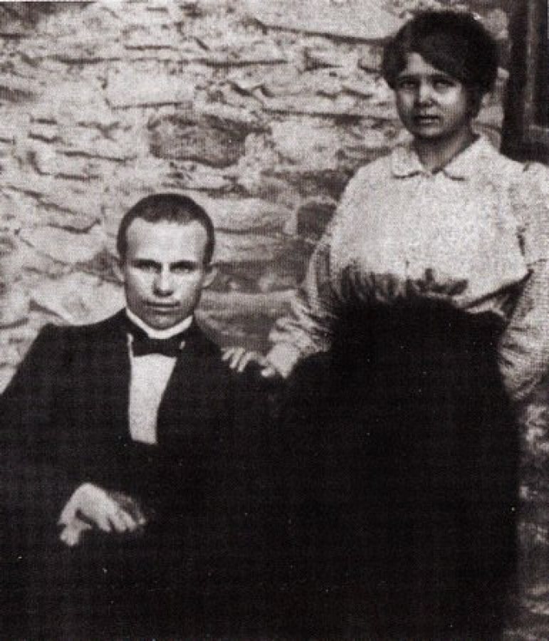 Jrushchov y su primera esposa, Yefrosinia, en 1916