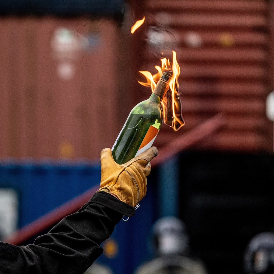Molotovcocktails en rookbommen: Défi stapt naar parket wegens "stigmatiserend" bericht van MR over studentenprotesten