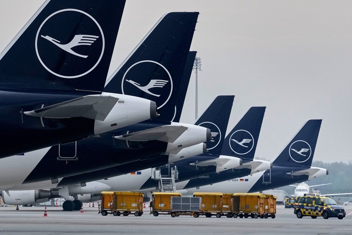 Authorities said Houthi-claimed attacks on Riyadh airport killed three Saudi citizens, as airlines suspend at least 124 flights