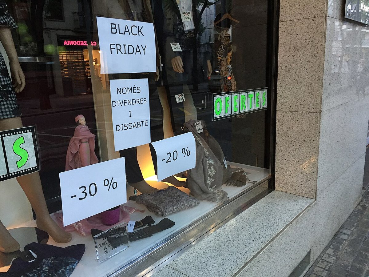 Grandes descuentos en una tienda de Cataluña durante el Viernes negro