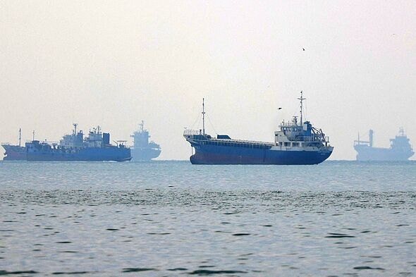 Iran 'seizes US submarine drone' in Strait of Hormuz as sources say no peace talks planned