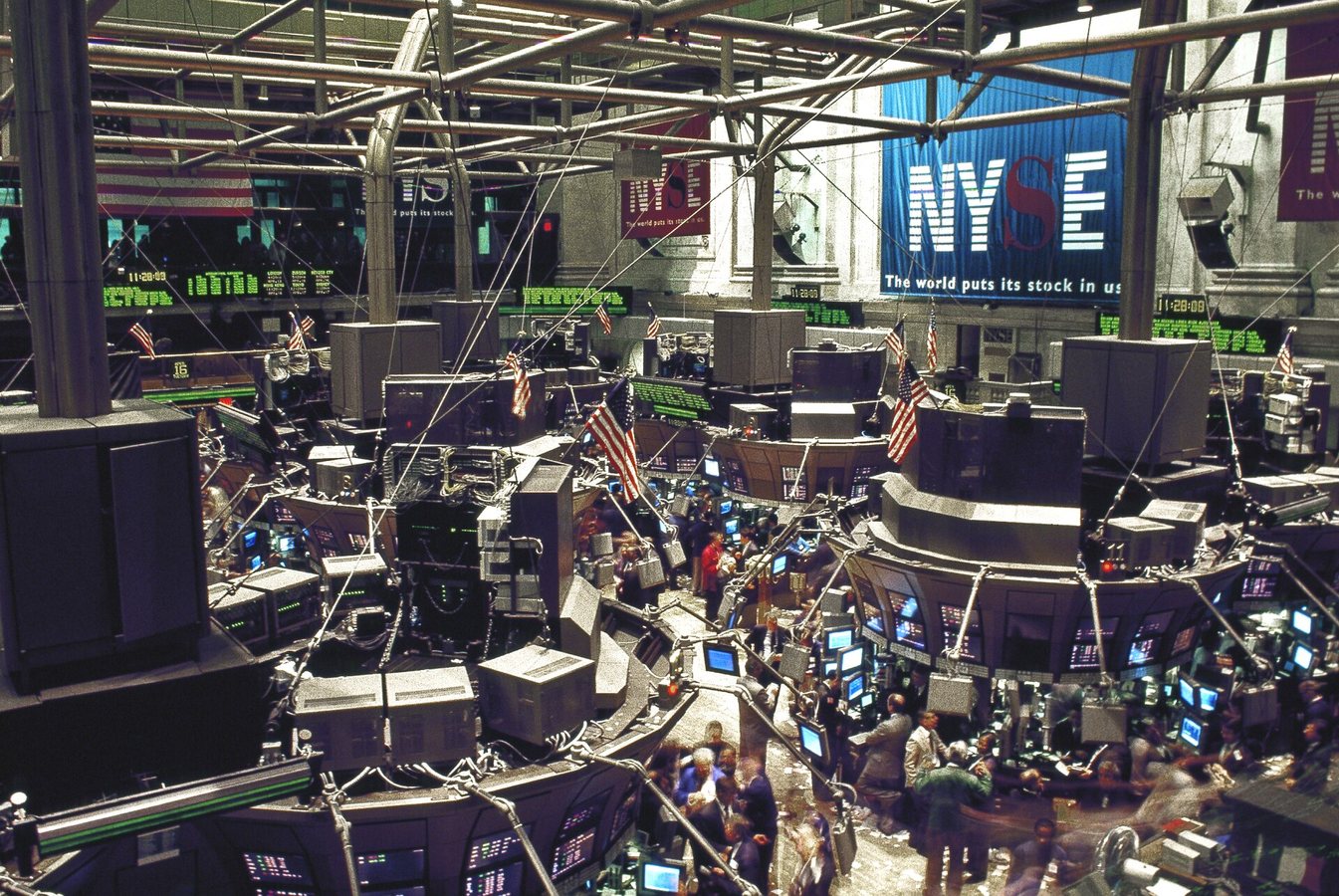 Fintech Insider Sells Over 26,000 Shares to Cover Tax Bill