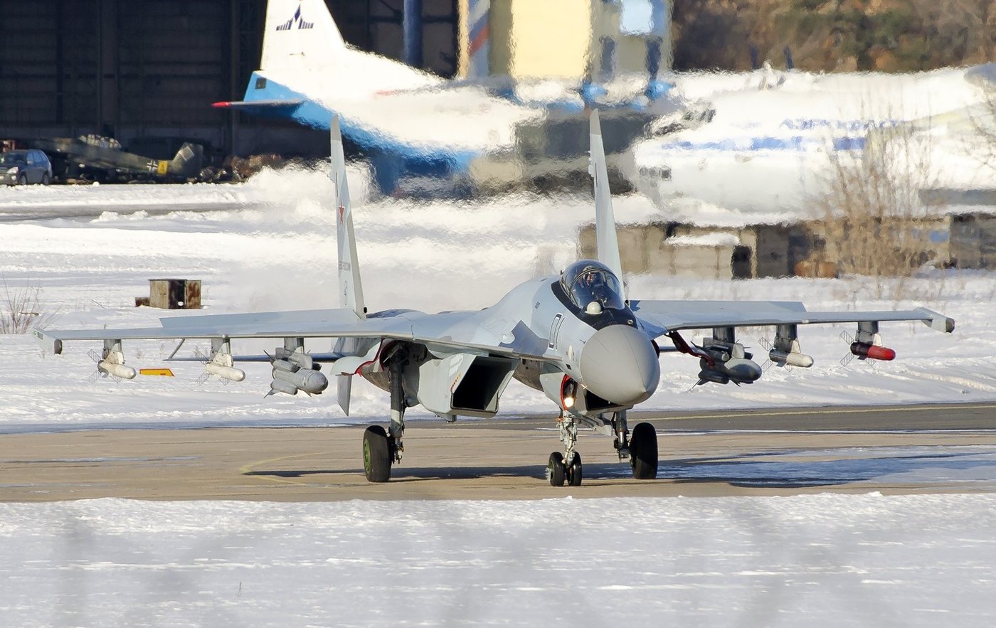 ЗМІ повідомили про зіткнення двох російських Су-35 над Курською областю