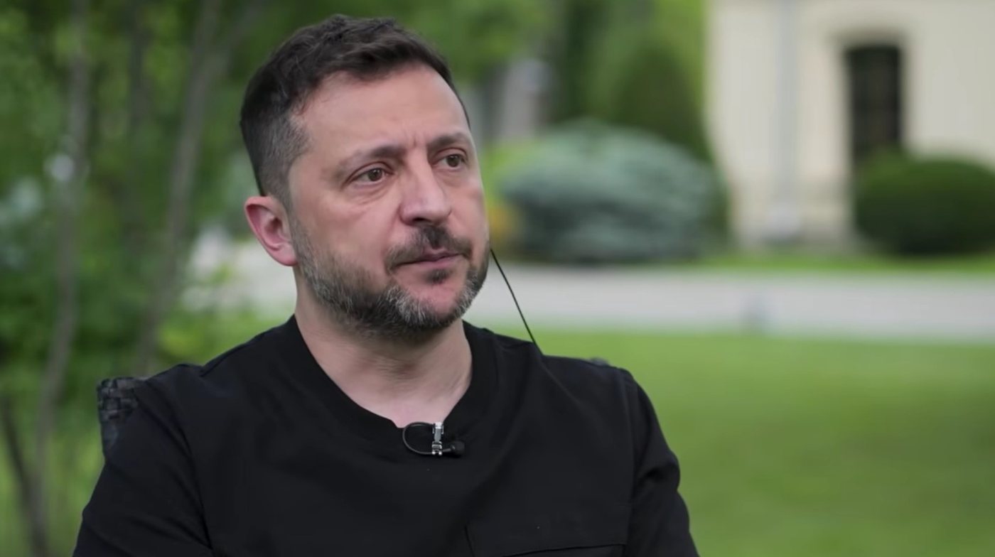 Зеленський про кадрові рішення в оборонному секторі: Є речі, з якими не можна впоратися "з одного боку"