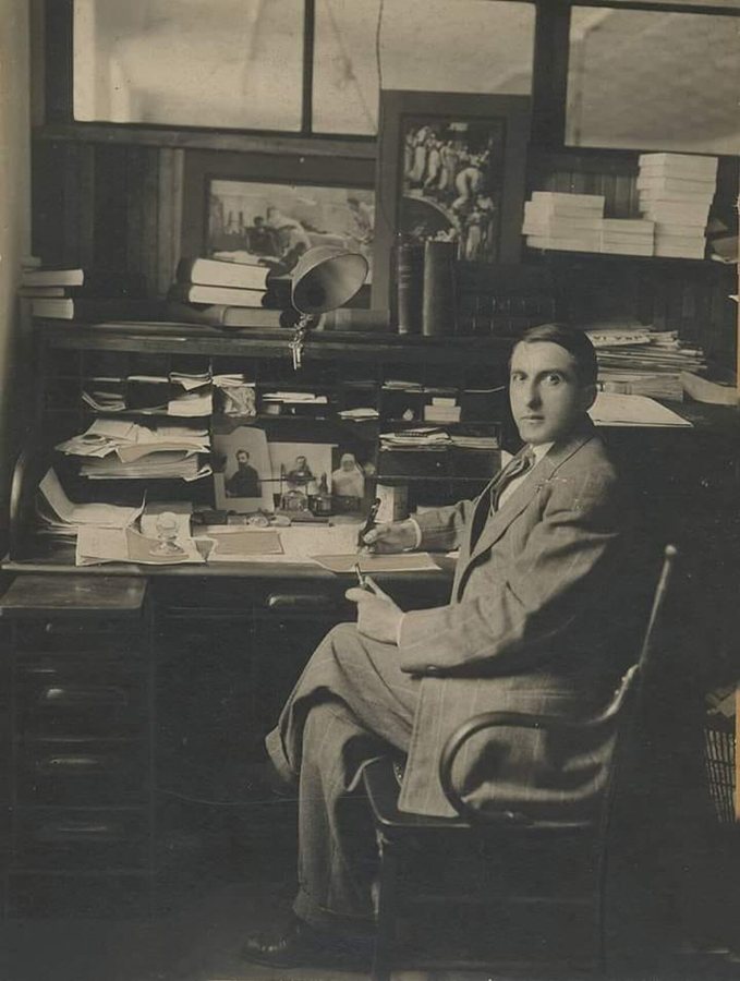 Siamanto in his study
