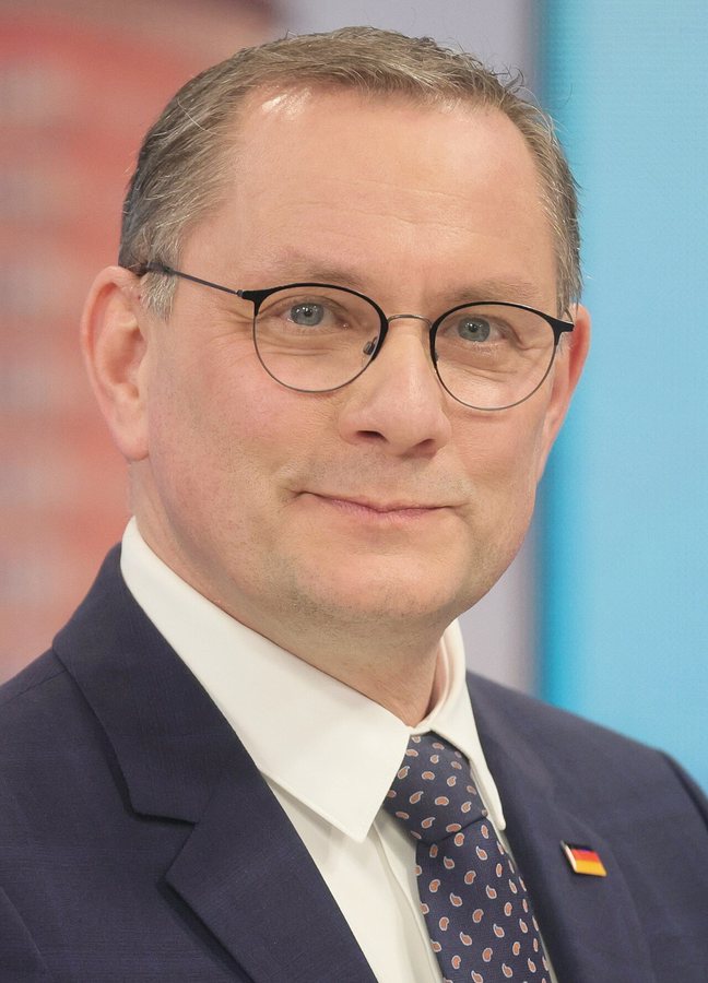 Співголова АдГ закликав зняти санкції з росії
