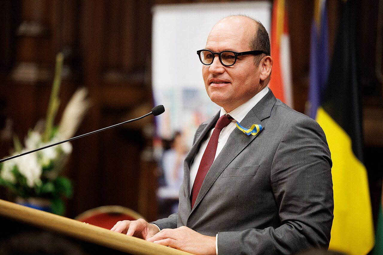 Philippe Close (PS) wijst na Brussels drugsgeweld naar Antwerpen, Els van Doesburg (N-VA) bijt terug: “Bij ons ligt criminaliteit per inwoner lager”