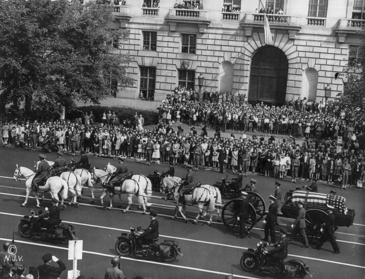 Franklin Roosevelt funeral procession, 1945
