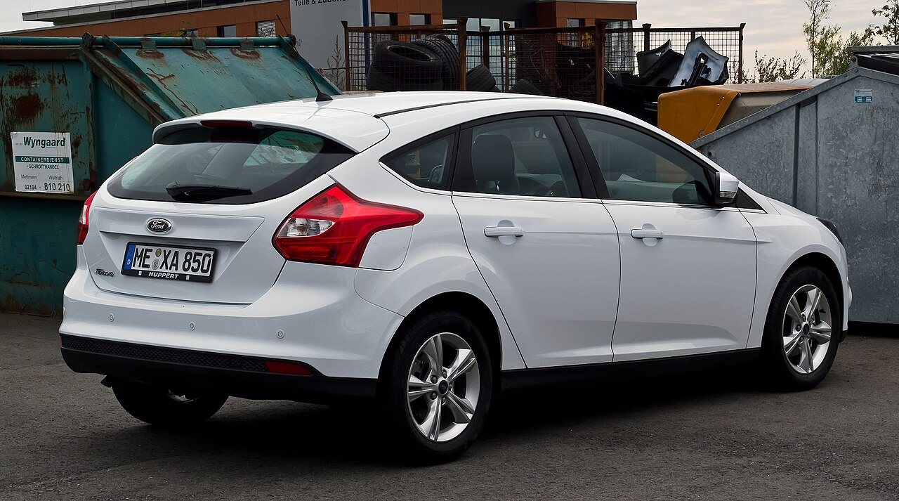 Ford Focus 1.6 Ti-VCT Champions Edition III, vista trasera, 23 de septiembre de 2012, Mettmann