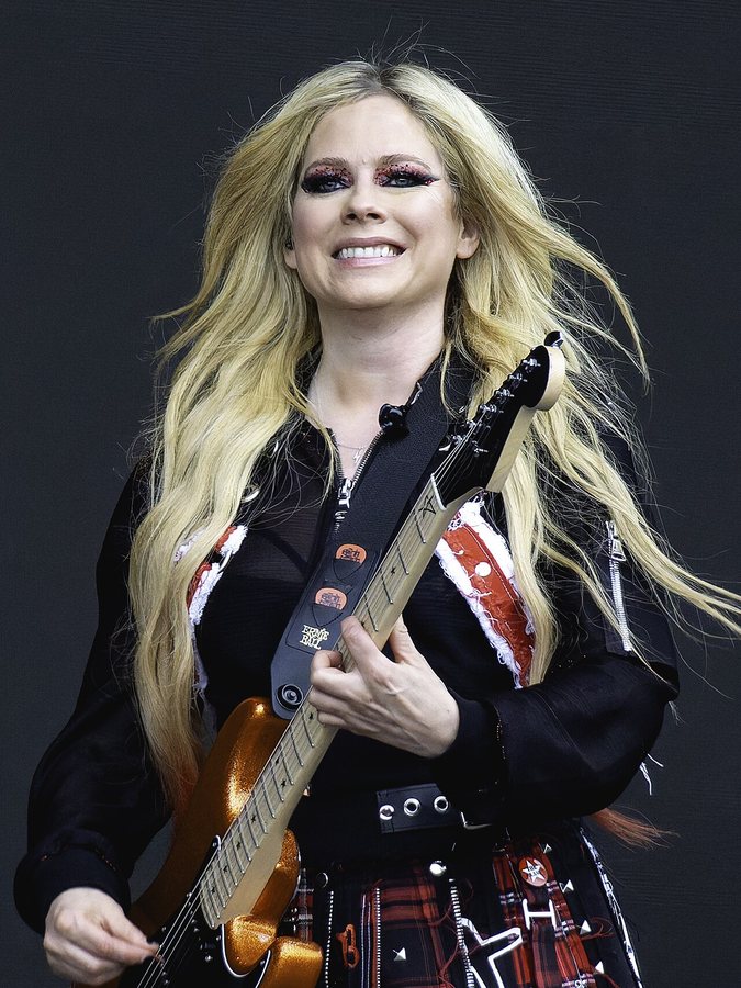 Avril Lavigne: 42 — life and career