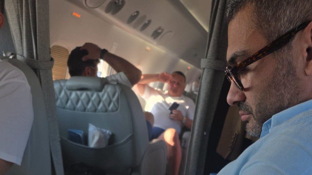 Primele imagini din avionul privat cu care politicieni și magistrați au zburat în Mykonos