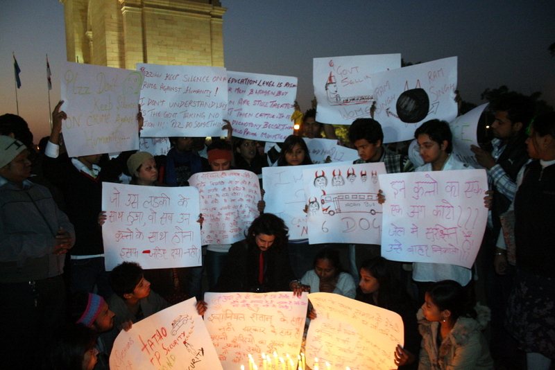 Delhi police clash with students marching to parliament (VIDEO)