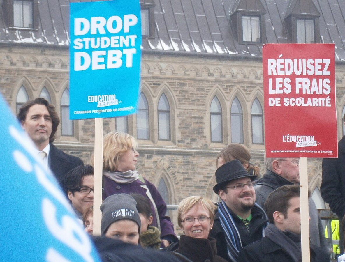 Trudeau a una manifestazione contro le tasse universitarie a Ottawa, febbraio 2012