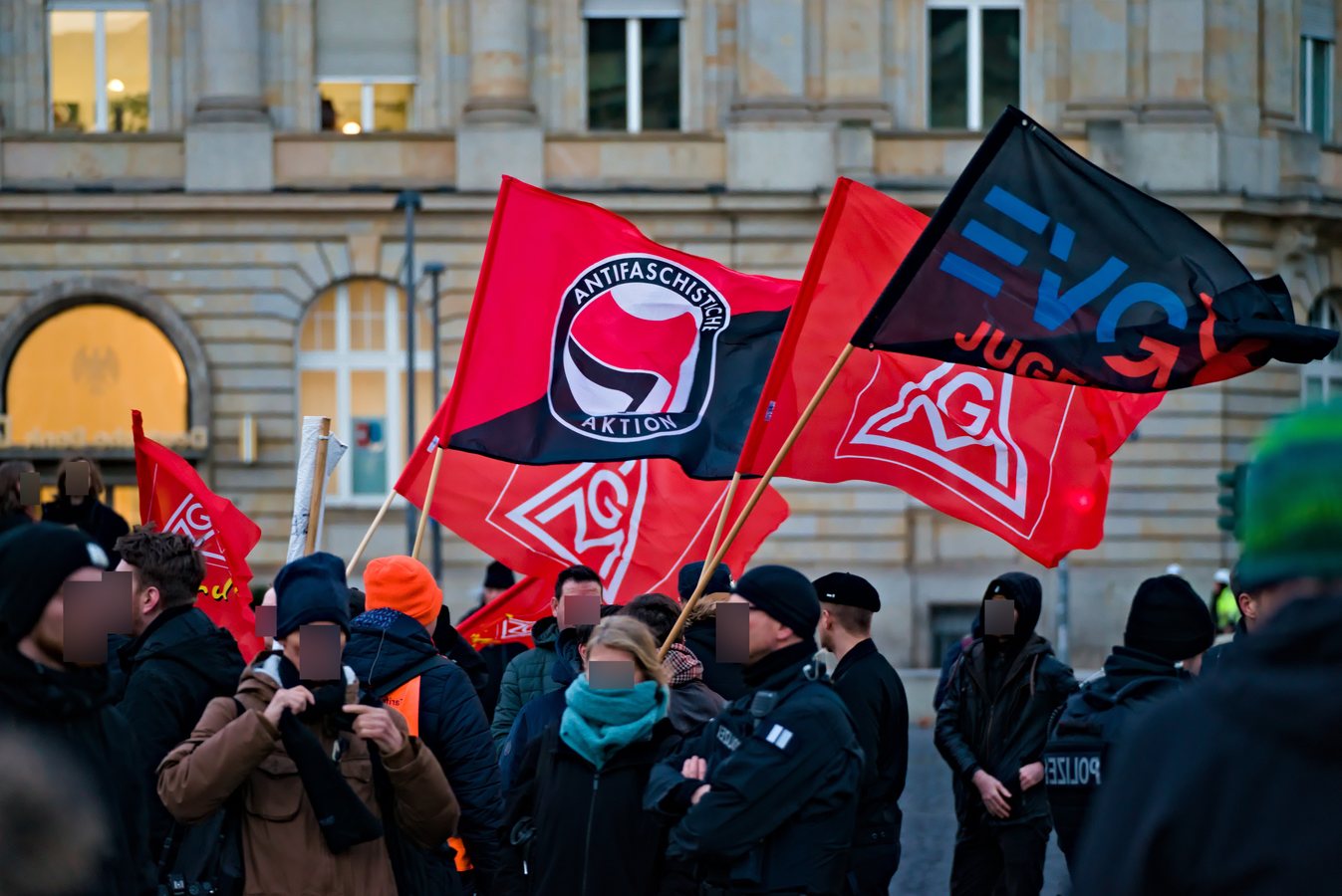 Von Hamburg bis Frankfurt: Proteste nach AfD-Sieg weiten sich aus