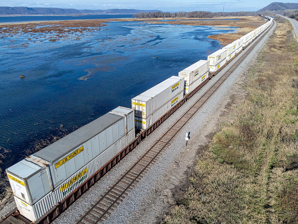 Earnings call transcript: J.B. Hunt Q3 2026 revenue beats, stock slips after hours