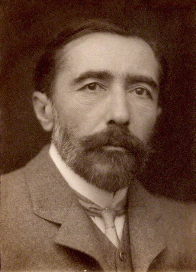 Joseph Conrad, fotografiado por George Charles Beresford en 1904